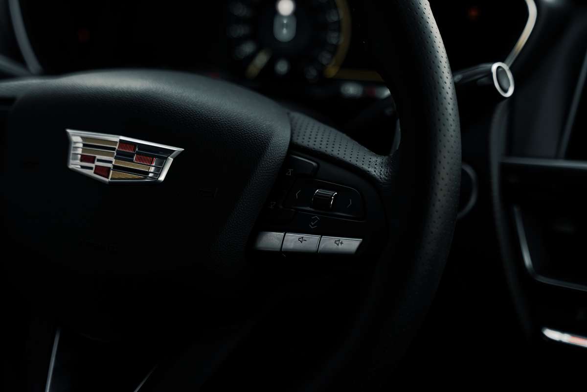 cadillac-CT5-driving-wheel
