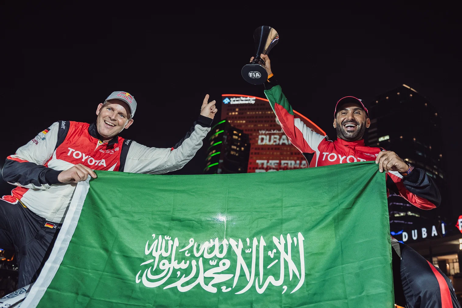 يزيد الراجحي بطل كأس العالم للراليات الصحراوية
