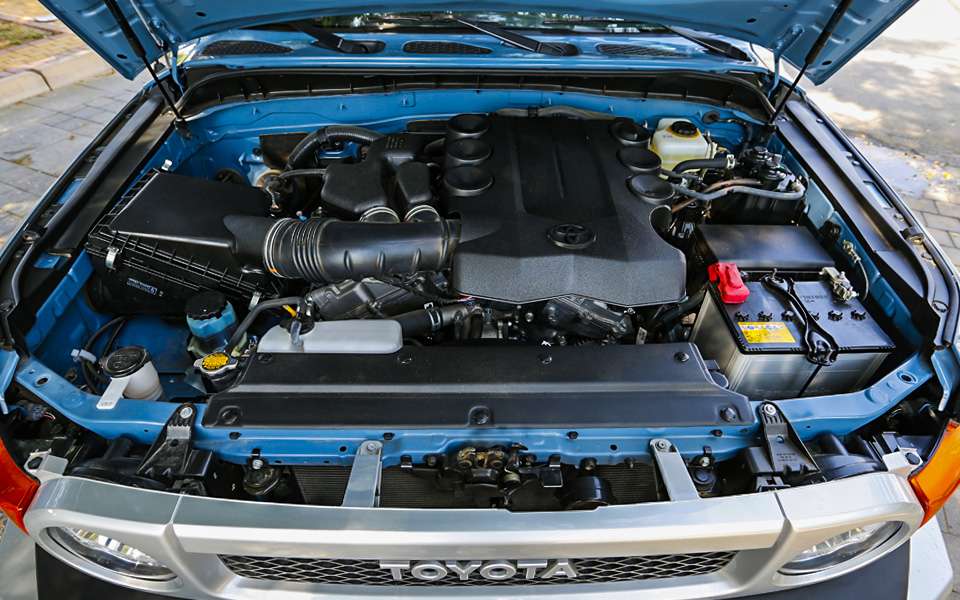 toyota-fj-cruiser-engine