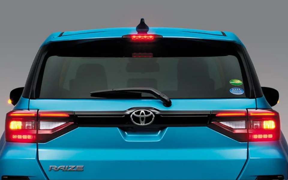 toyota-raize-rear