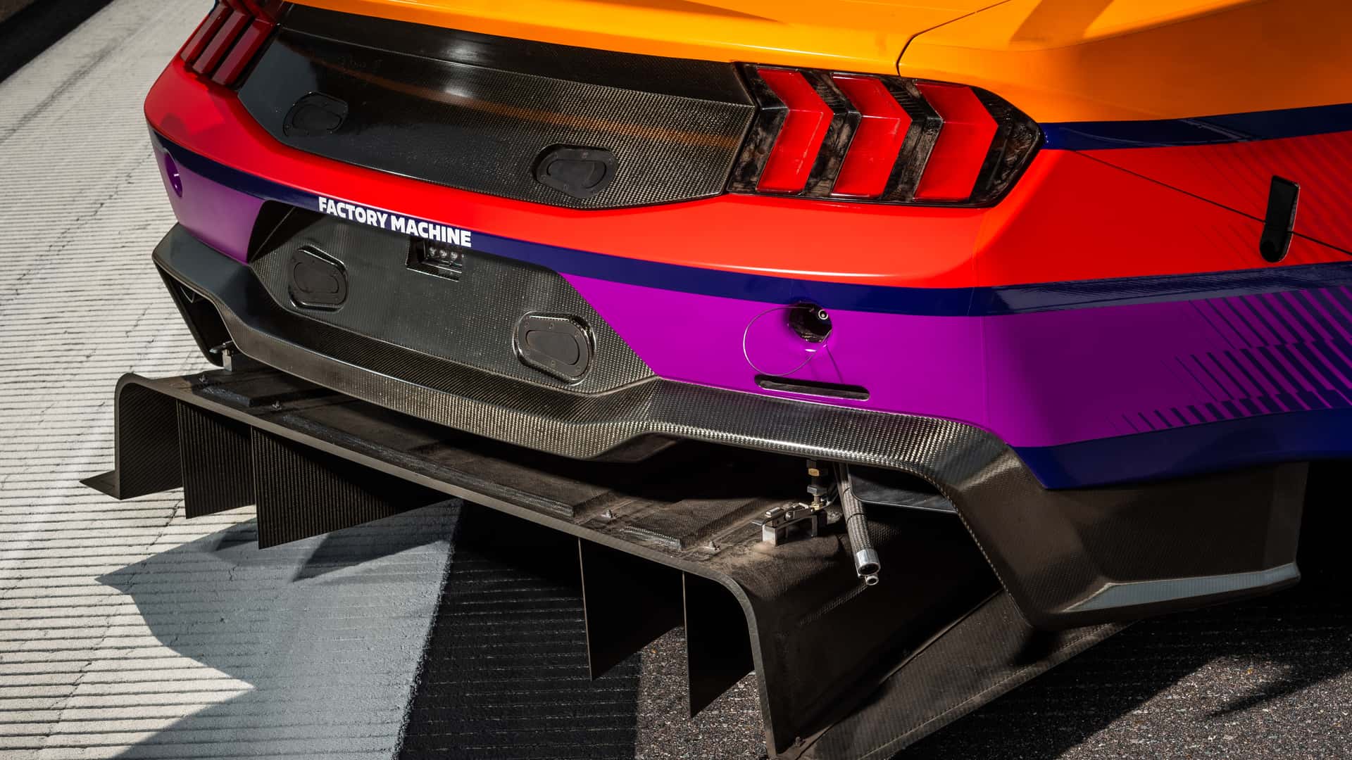 فورد موستانج GT3 ناشر خلفي