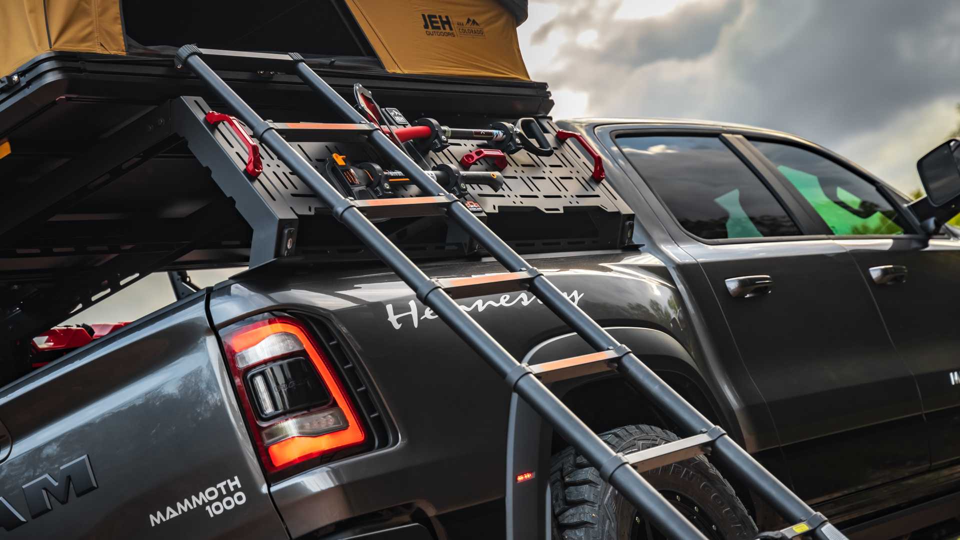 مركبة هينيسي Mammoth 1000 TRX Overland الأمريكية