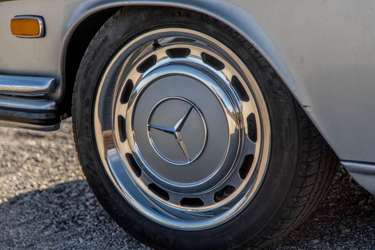 مرسيدس 300 SEL 1971 عجلات