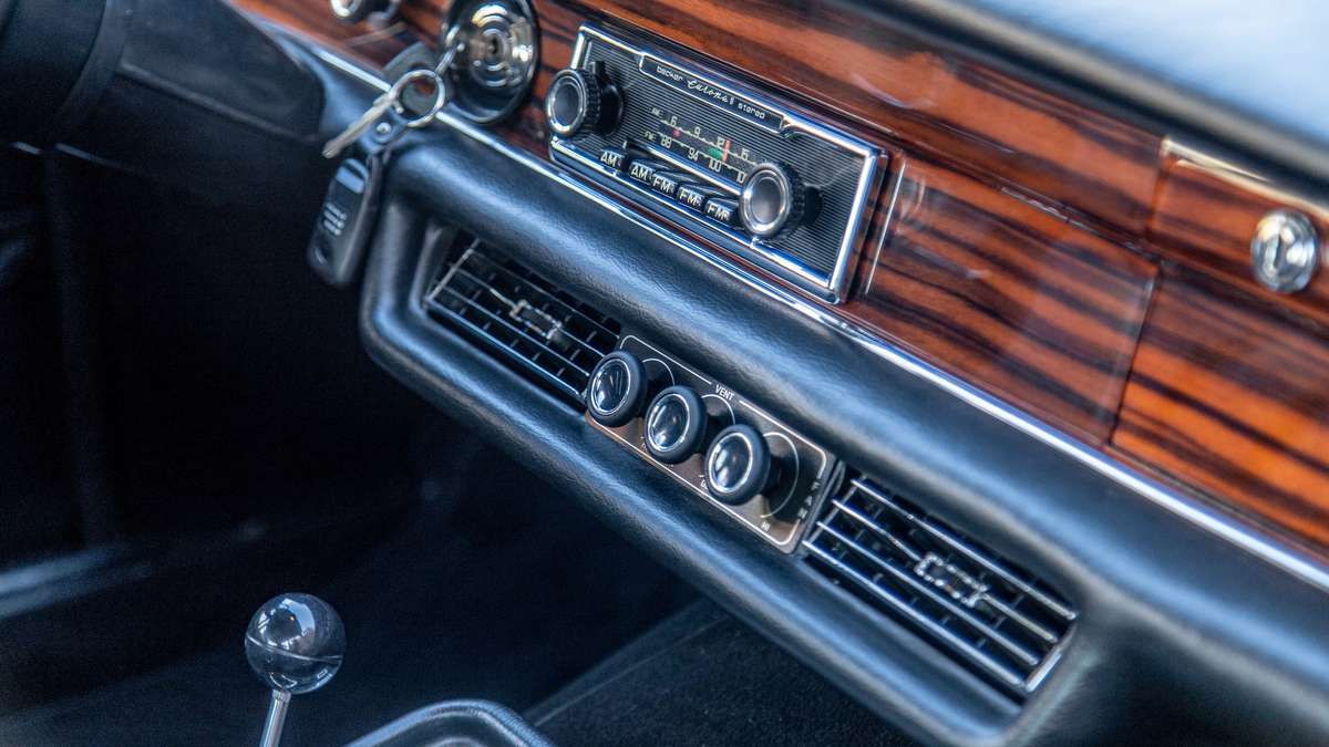 مرسيدس 300 SEL 1971 قمرة قيادة
