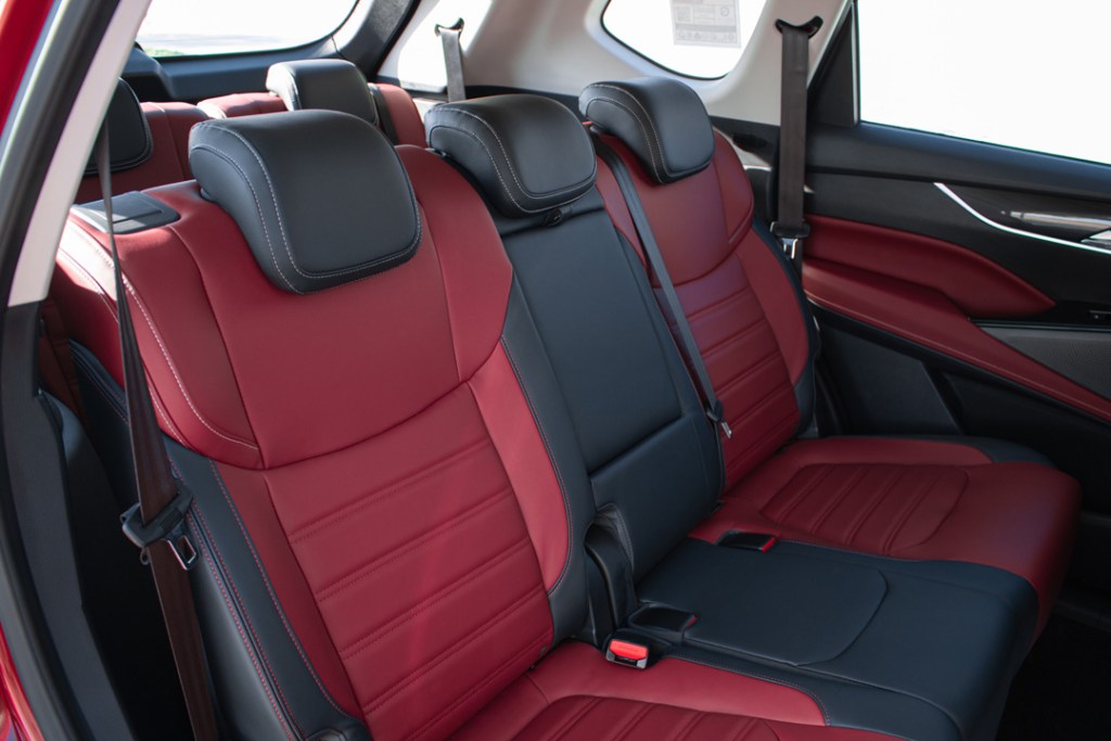 Maxus-D60-2022-cabin-colored-seats