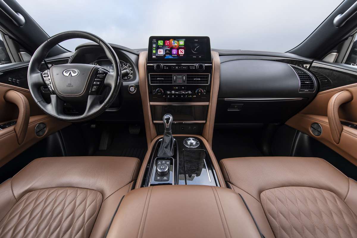 سيارة إنفينيتي QX80 2023  داخلية