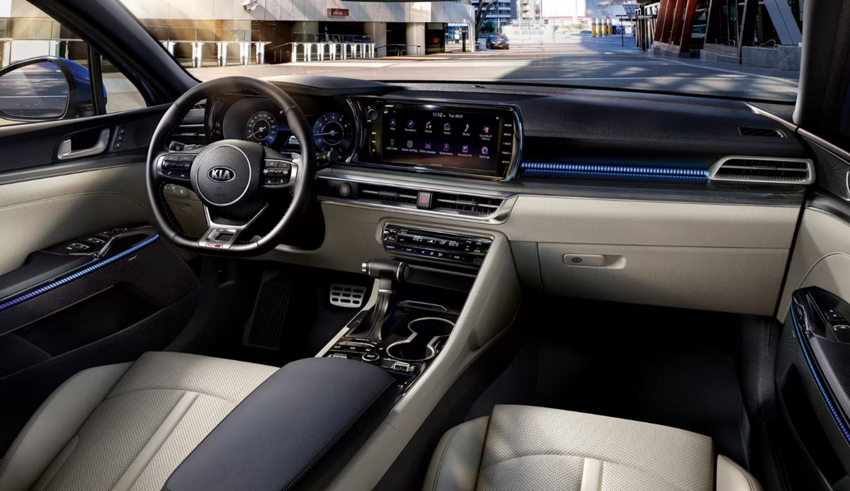 Kia-K5-Hybrid-2023-interior