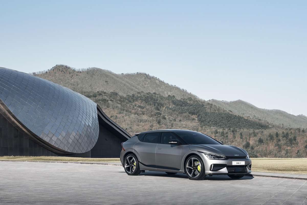 kia_ev6_wins_2022_european_car_of_the_year_award