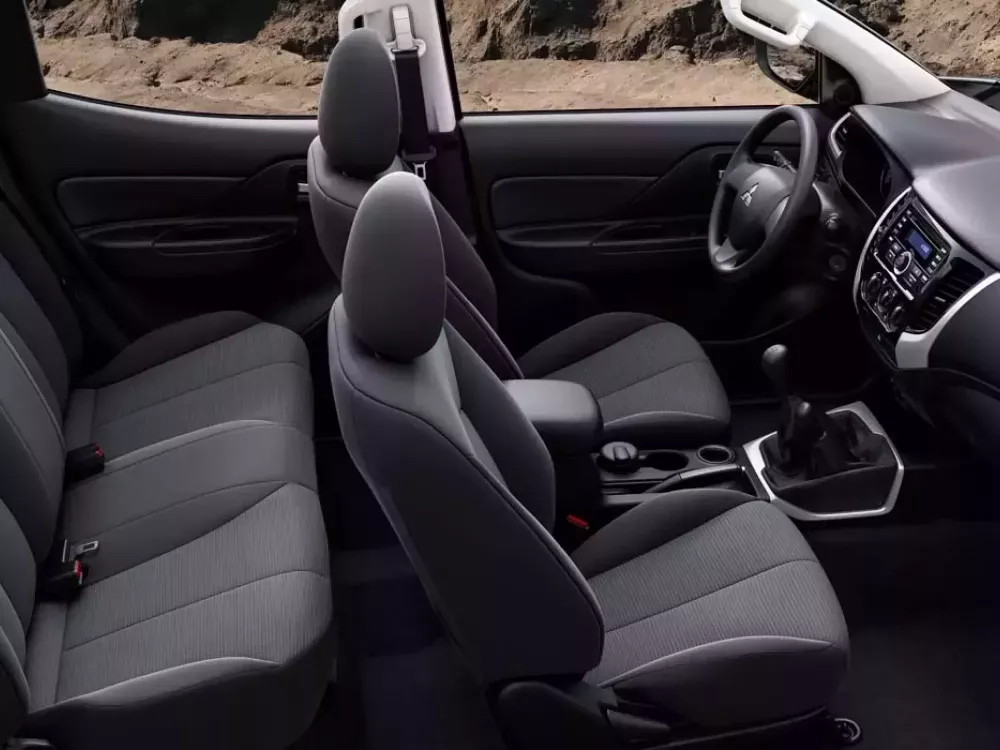 ميتسوبيشي-L200-2022-الشكل-الداخلي