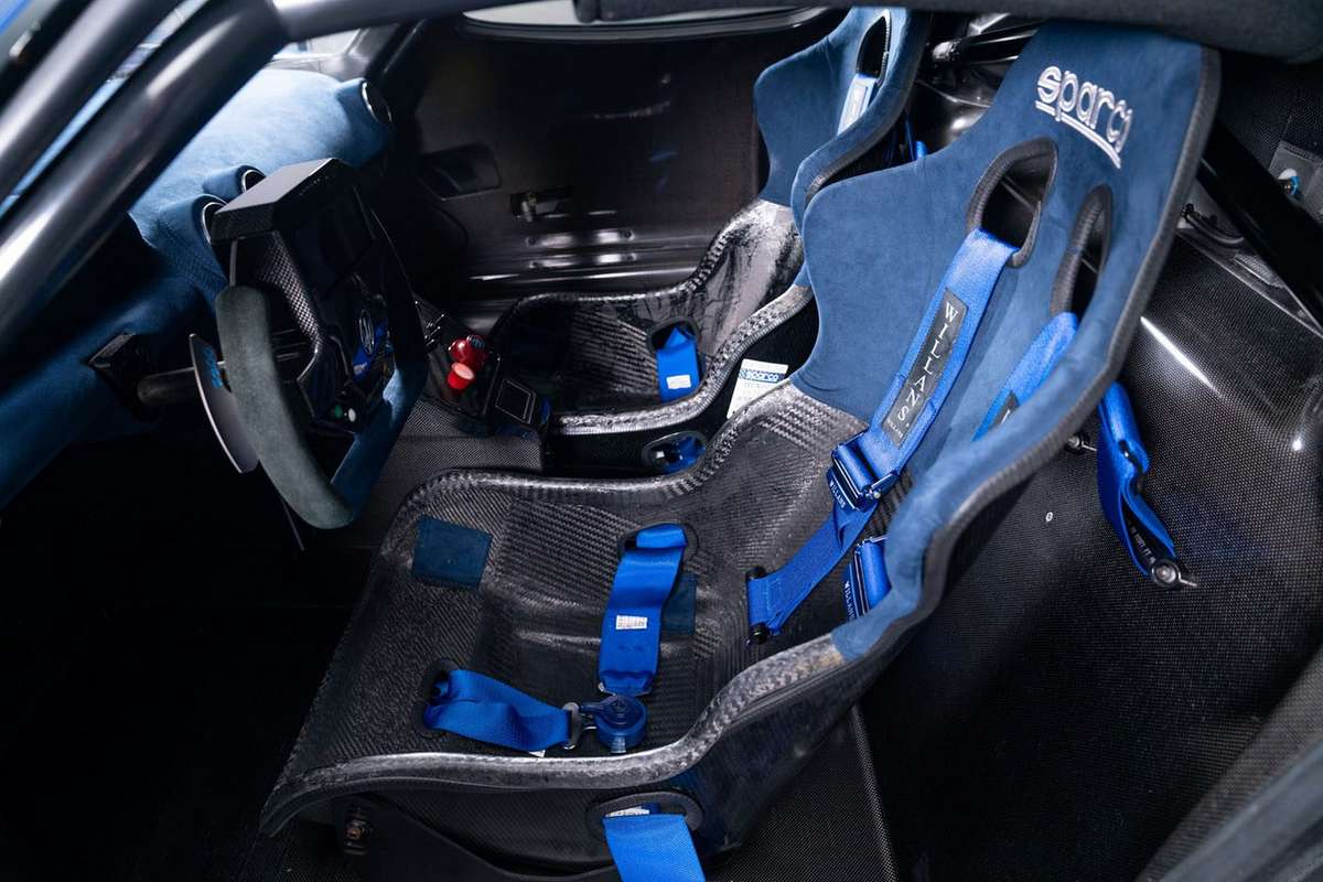 مازيراتي MC12 Versione Corse مقاعد