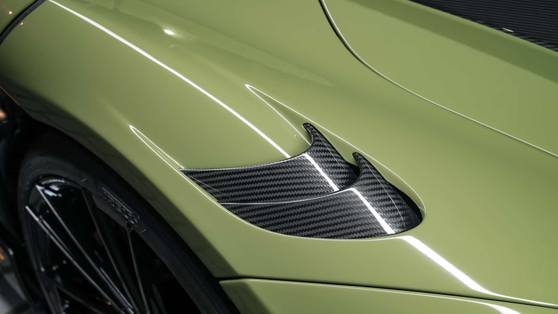ألياف-الكربون-765LT 