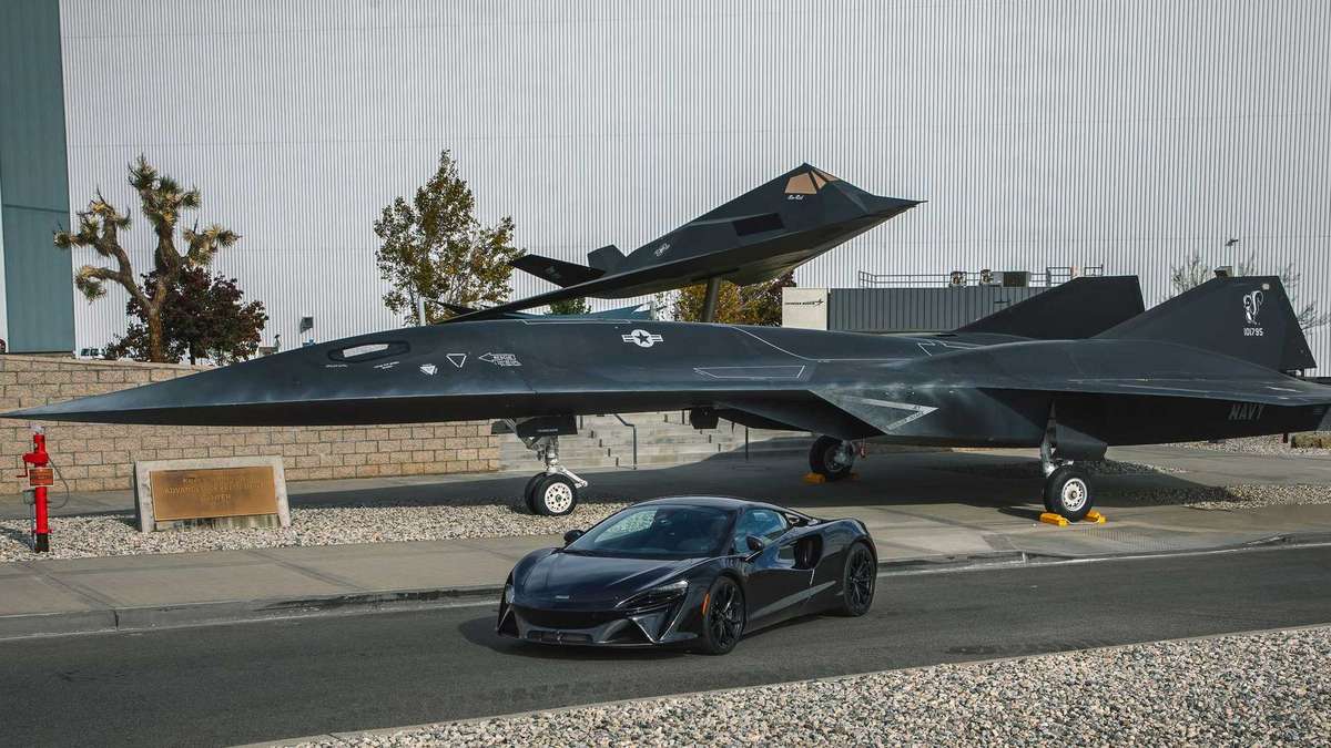 mclaren-artura-lockheed-martin