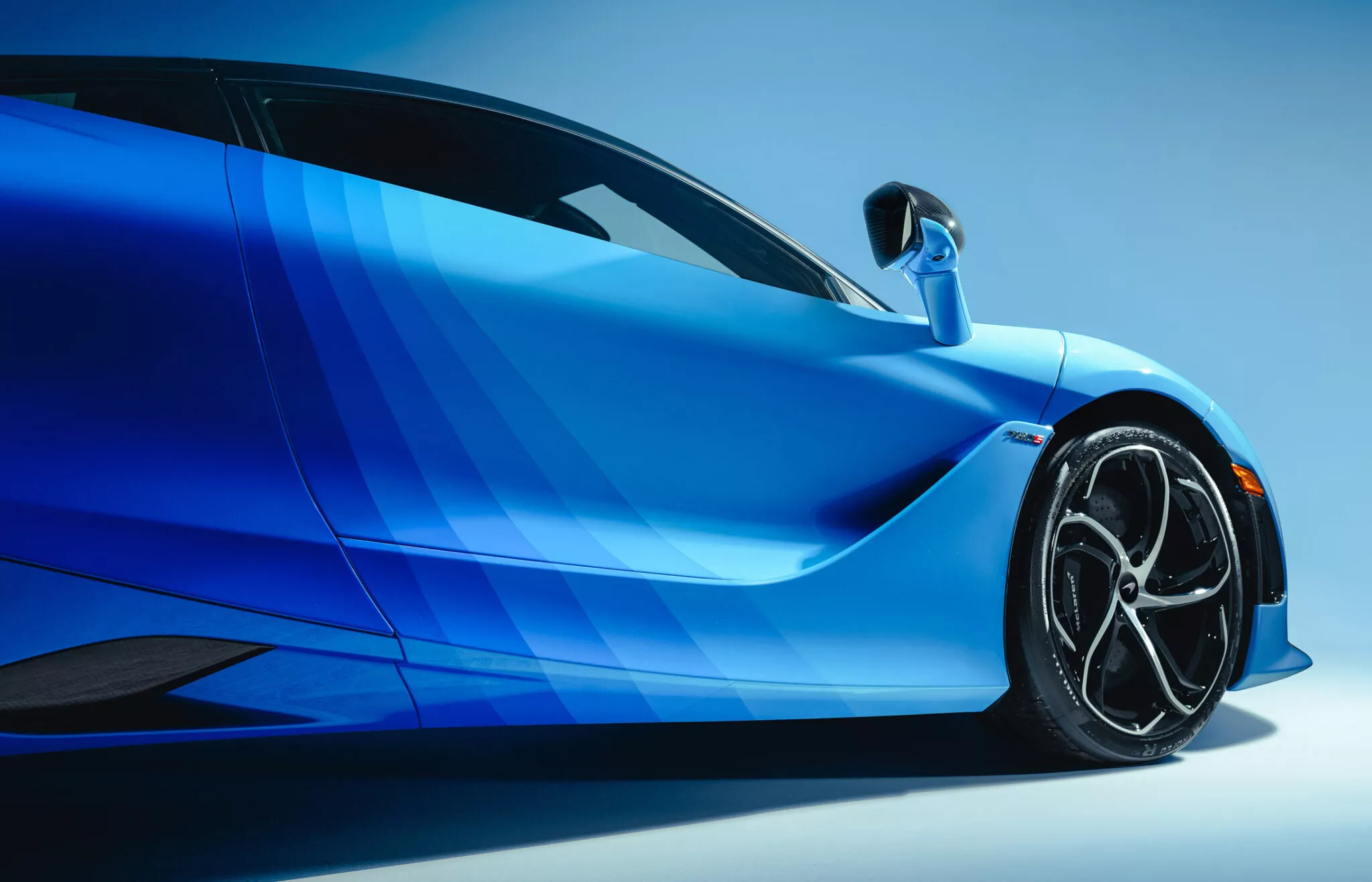 مكلارين-750S-لون-أزرق