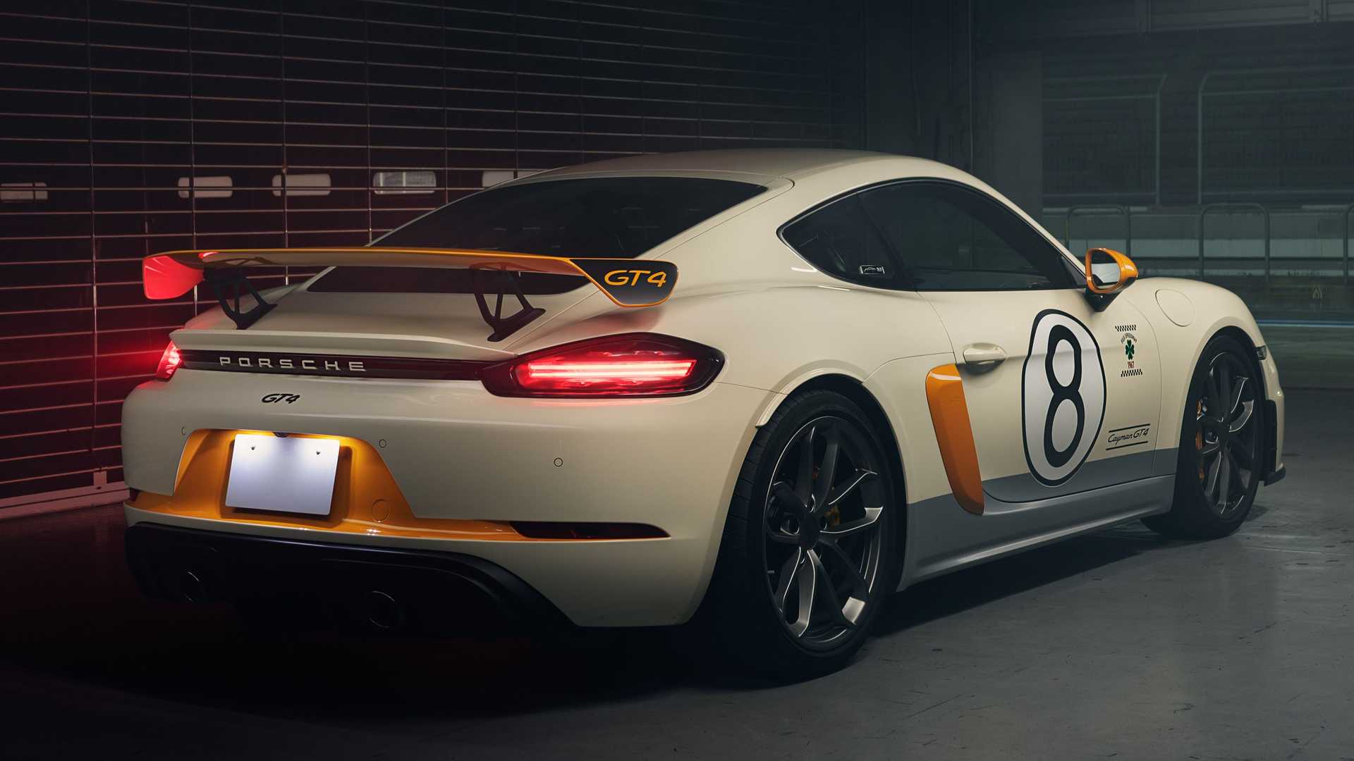  بورشه 718 كايمان GT4 جزء خلفي