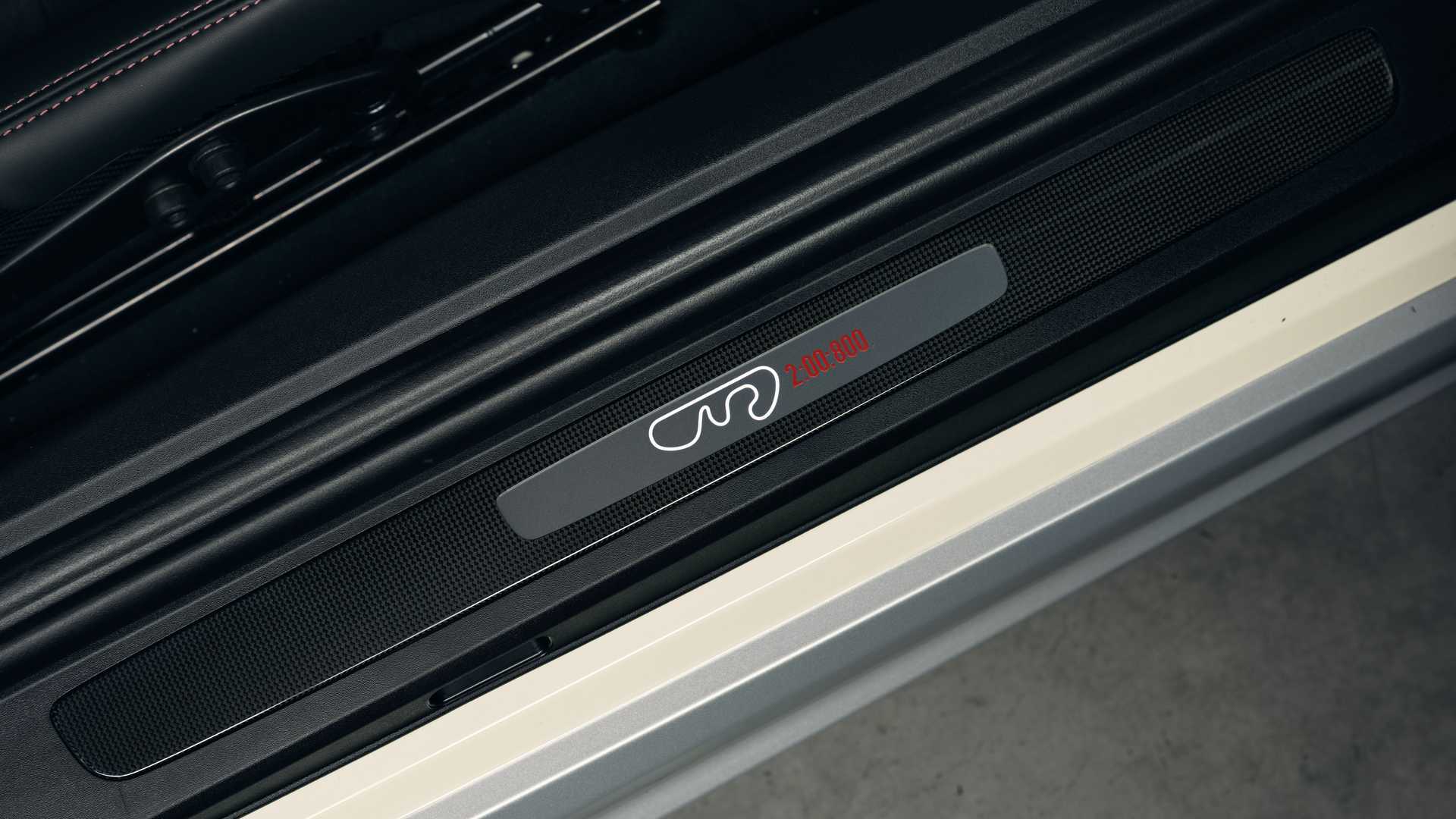  بورشه 718 كايمان GT4 شعار