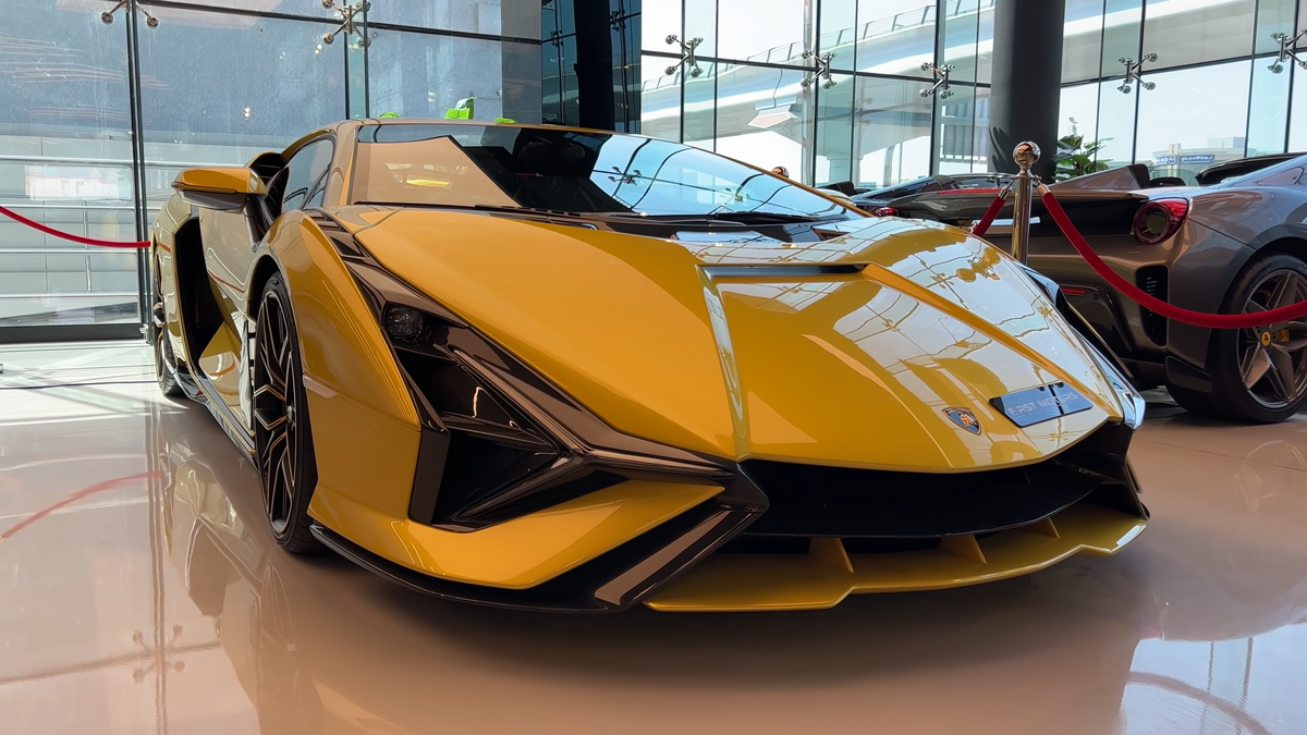 F1rst-Motors-showroom
