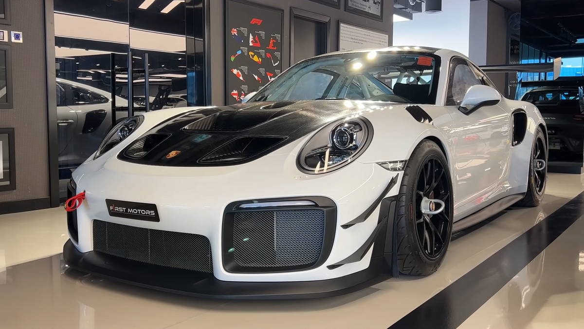 F1rst-Motors-showroom