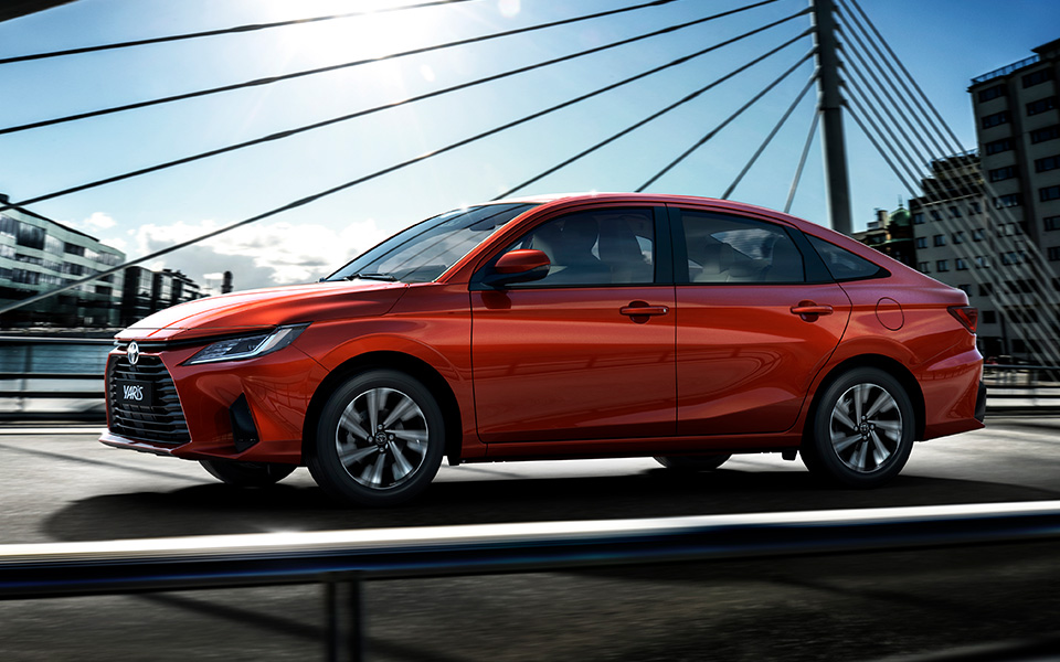 toyota-yaris-2023-from-the-side