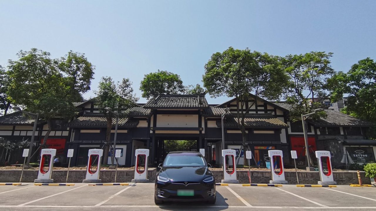 tesla-supercharging