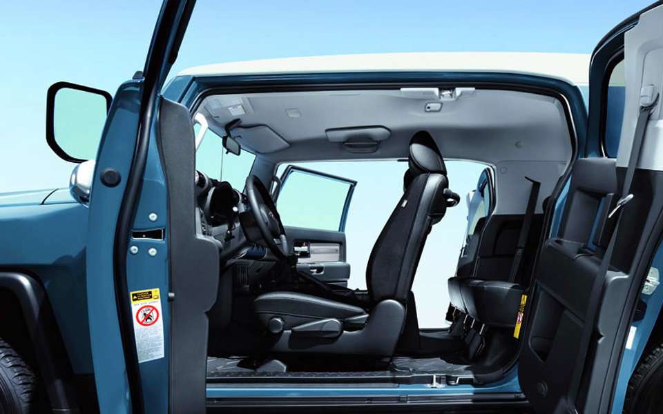 toyota-fj-cruiser-interior