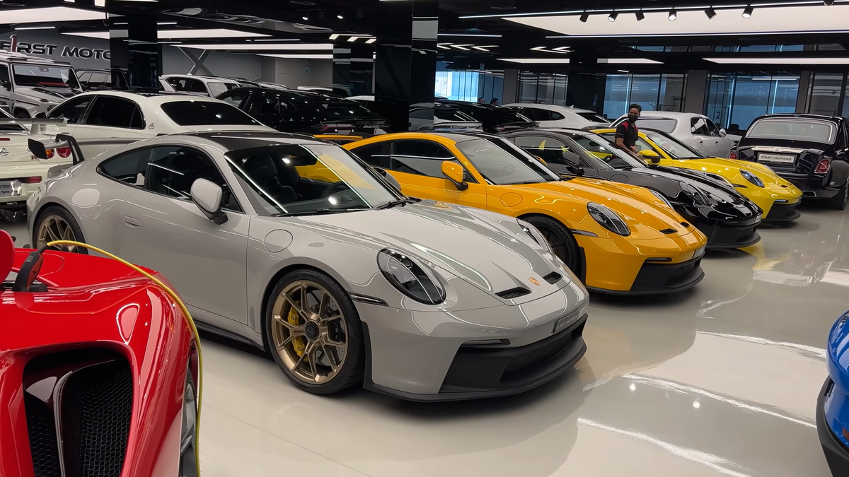 F1rst-Motors-showroom